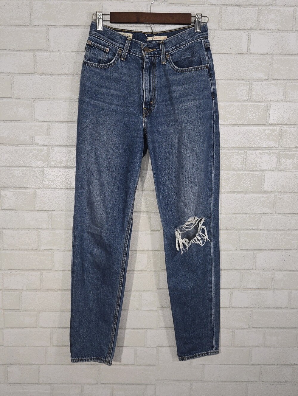 Levi's 80's mom jeans
